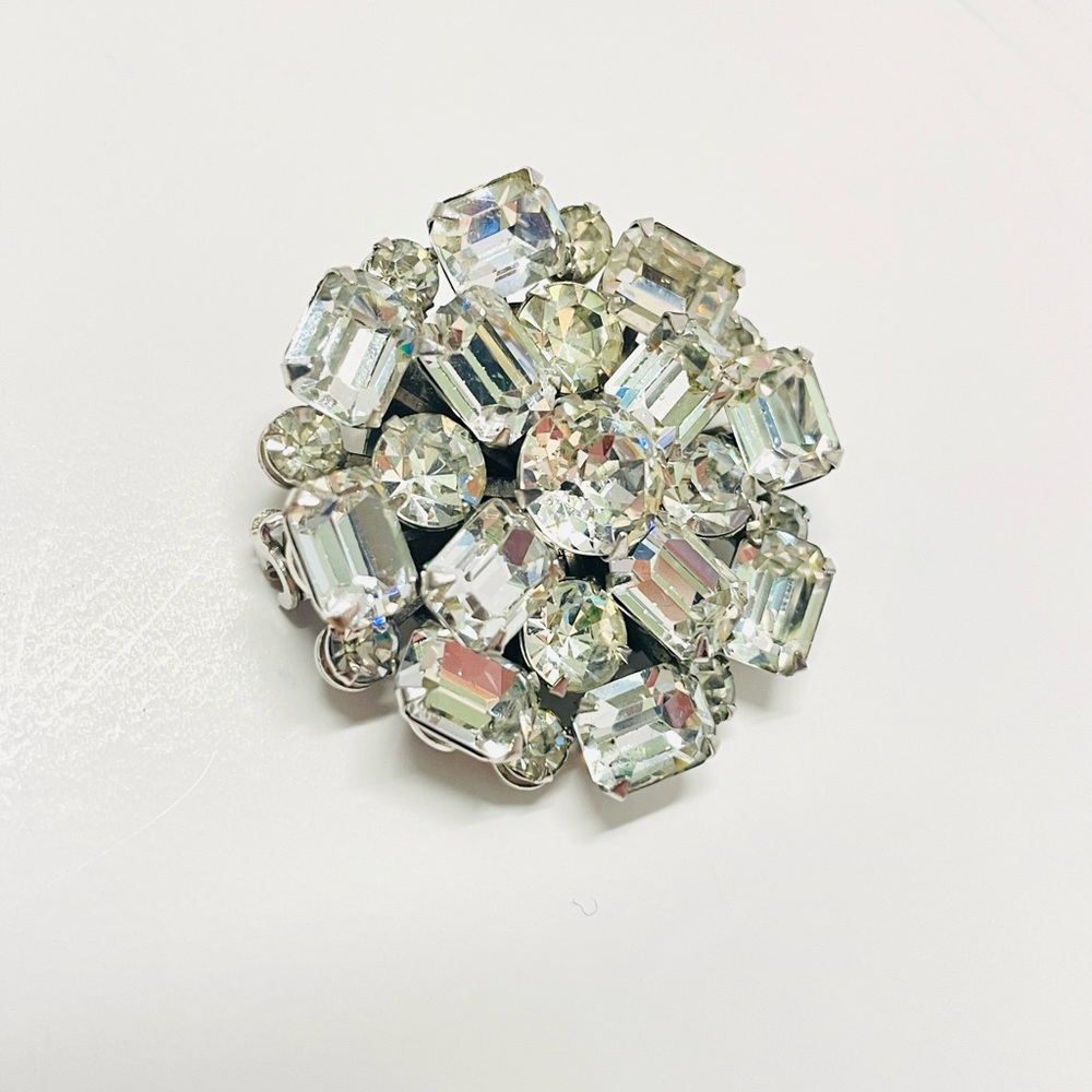 Vintage Weiss signed Rhinestone brooch